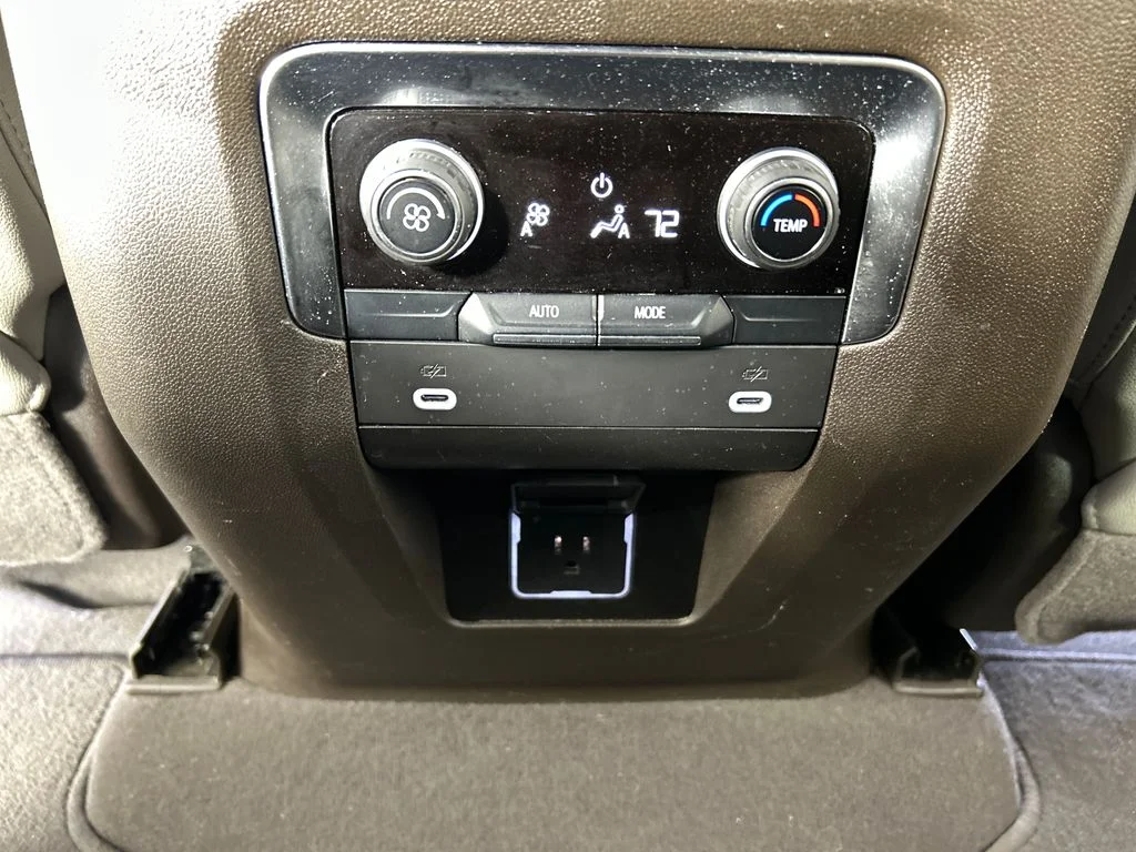 Used 2022 Red Chevrolet Z71 image 18