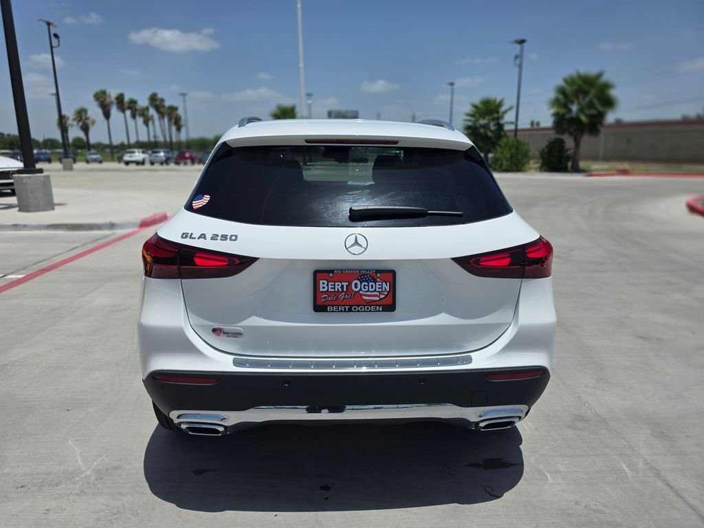 New 2026 Polar White Mercedes-Benz GLA 250 image 6