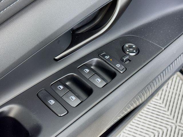 2025 Hyundai Elantra Blue - Photo 29