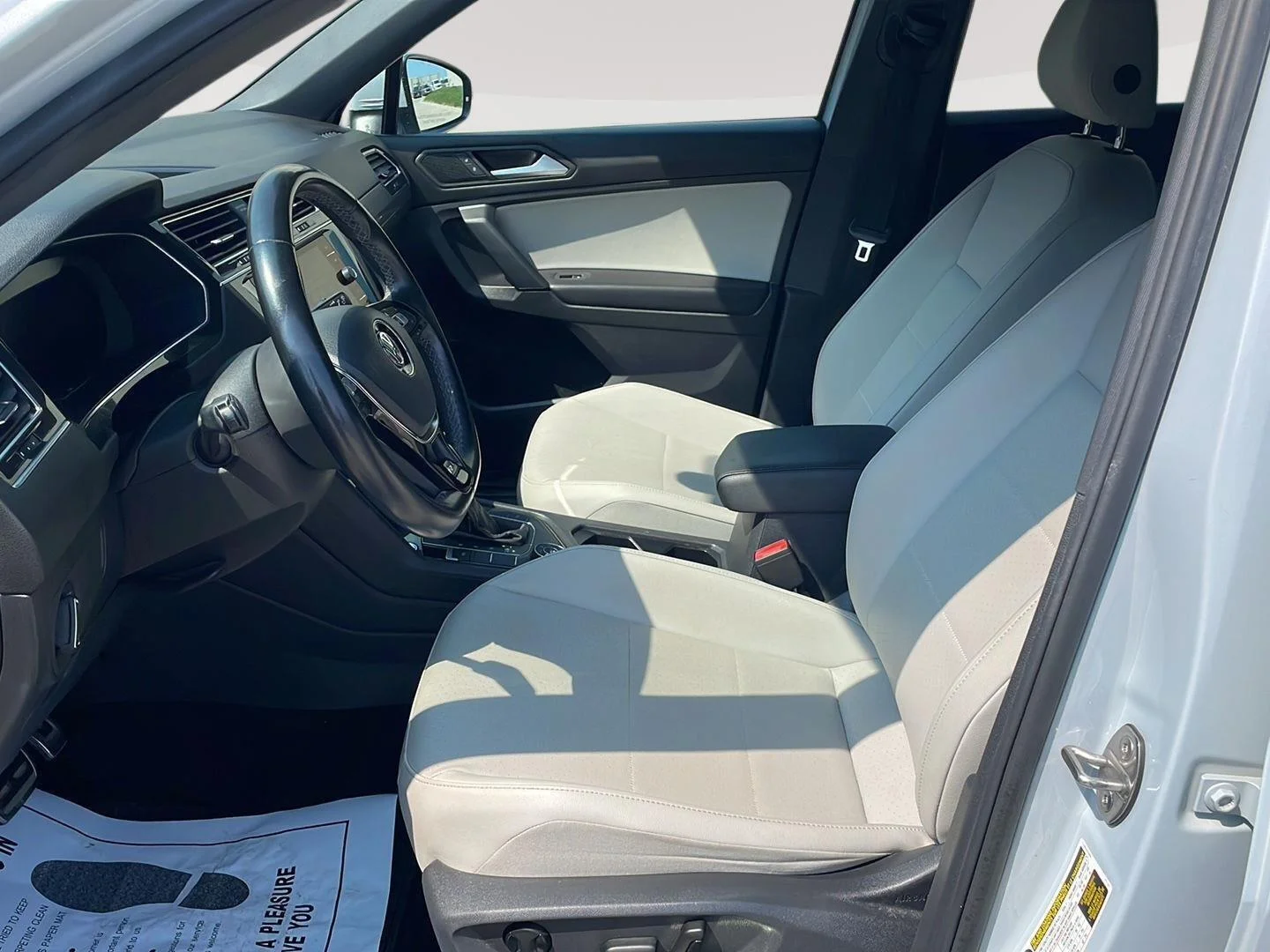 Used 2019 White Silver Metallic Volkswagen SEL image 3