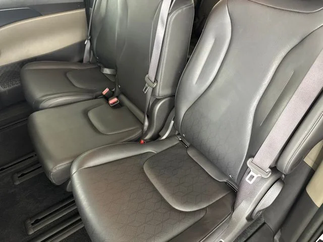 Used 2025 Black Kia LXS image 26