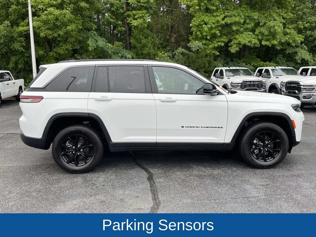 Used 2026 White Jeep Altitude image 10