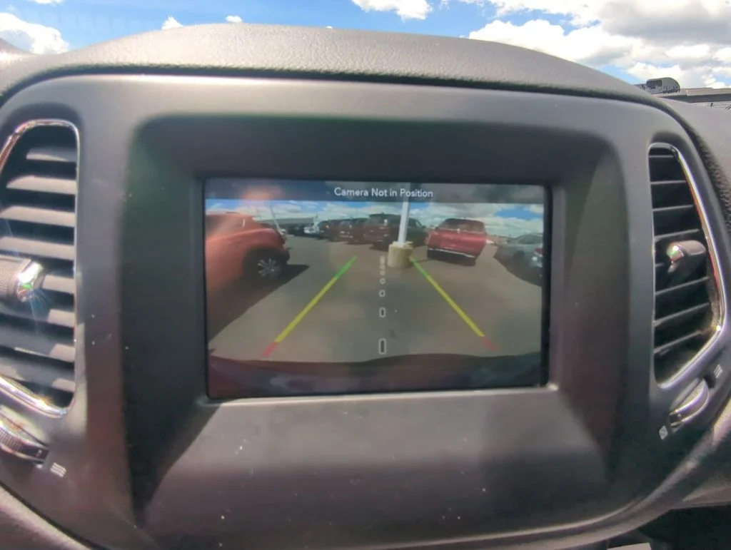 Used 2021 Blue Jeep Latitude image 18