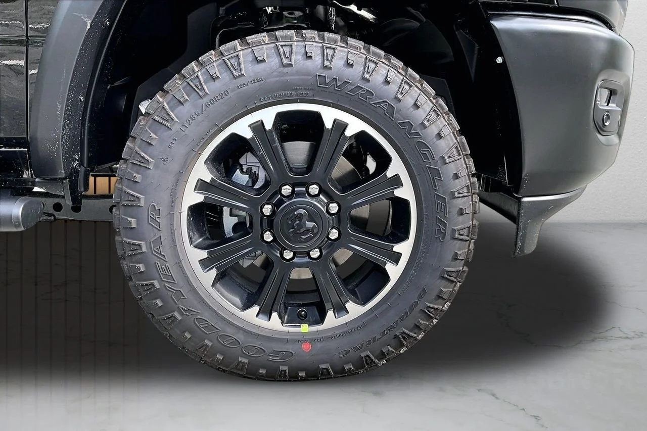 New 2026 Diamond Black Crystal Pearlcoat RAM  image 32