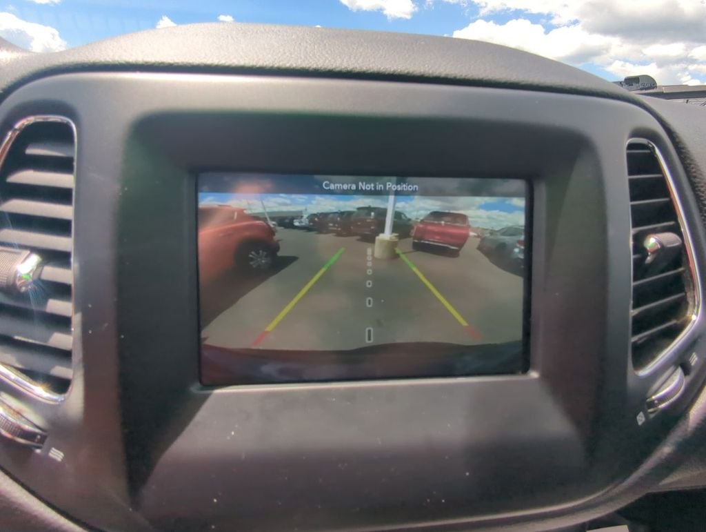 Used 2021 Blue Jeep Latitude image 18