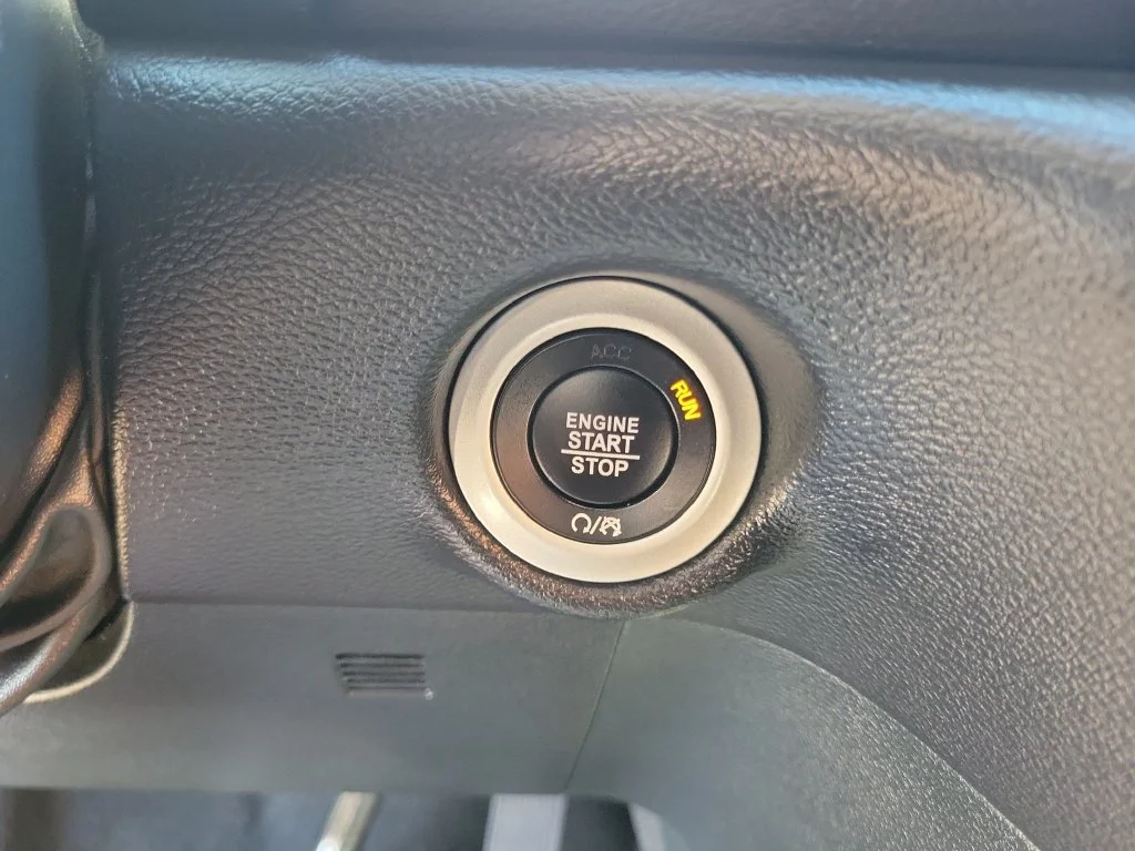 Used 2025 White Chrysler Select image 24