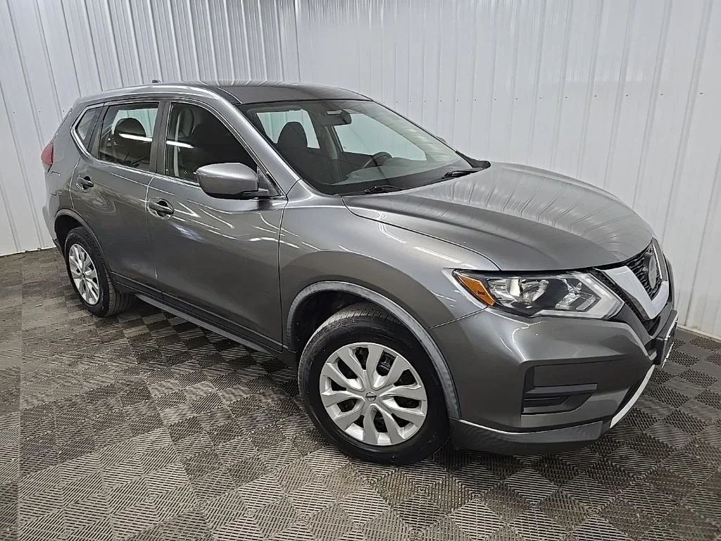 Used 2018 Gray Nissan S image 7