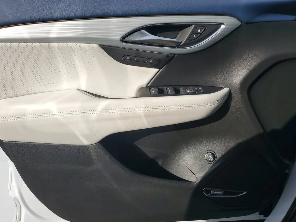 New 2026 Iridescent White Tricoat Buick Avenir image 20