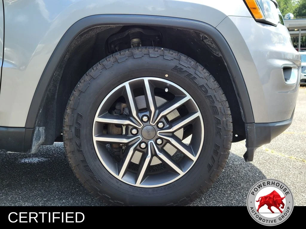 Used 2019 Silver Jeep Limited image 12