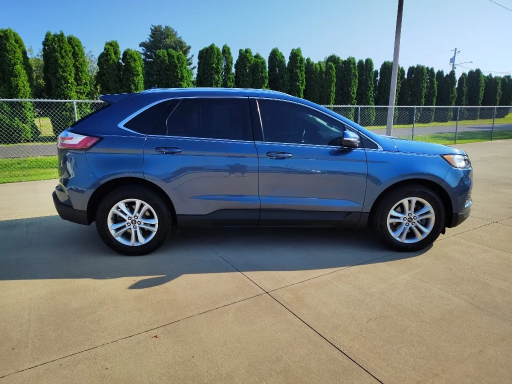 Used 2019 Blue Metallic Ford SEL image 3