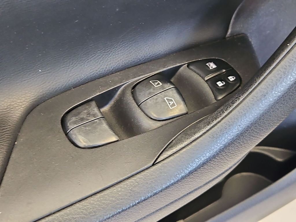 Used 2015 Storm Nissan 2.5 SV image 11