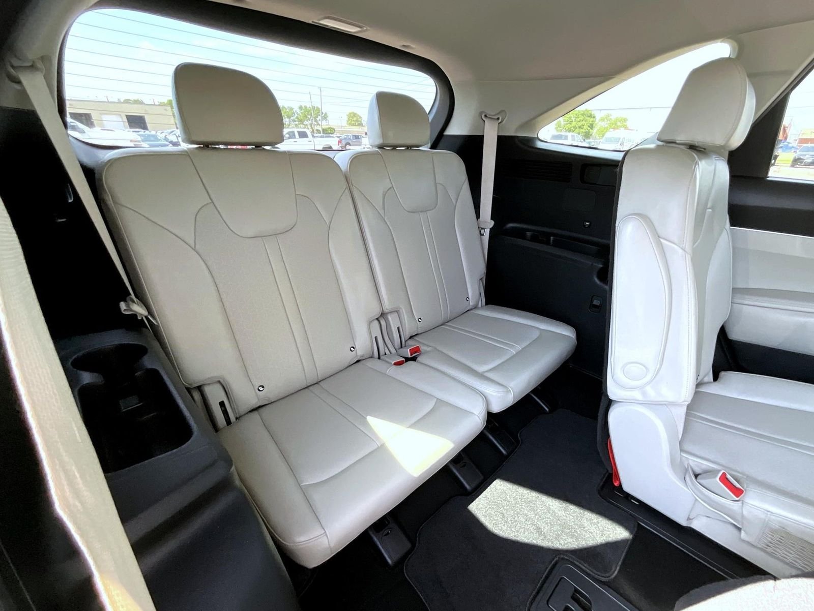 Used 2021 White Kia S image 20