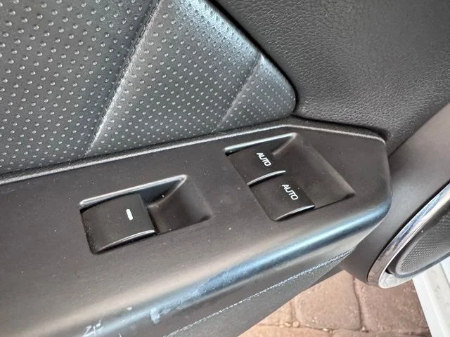 2014 Ford Mustang V6 Premium - Photo 10