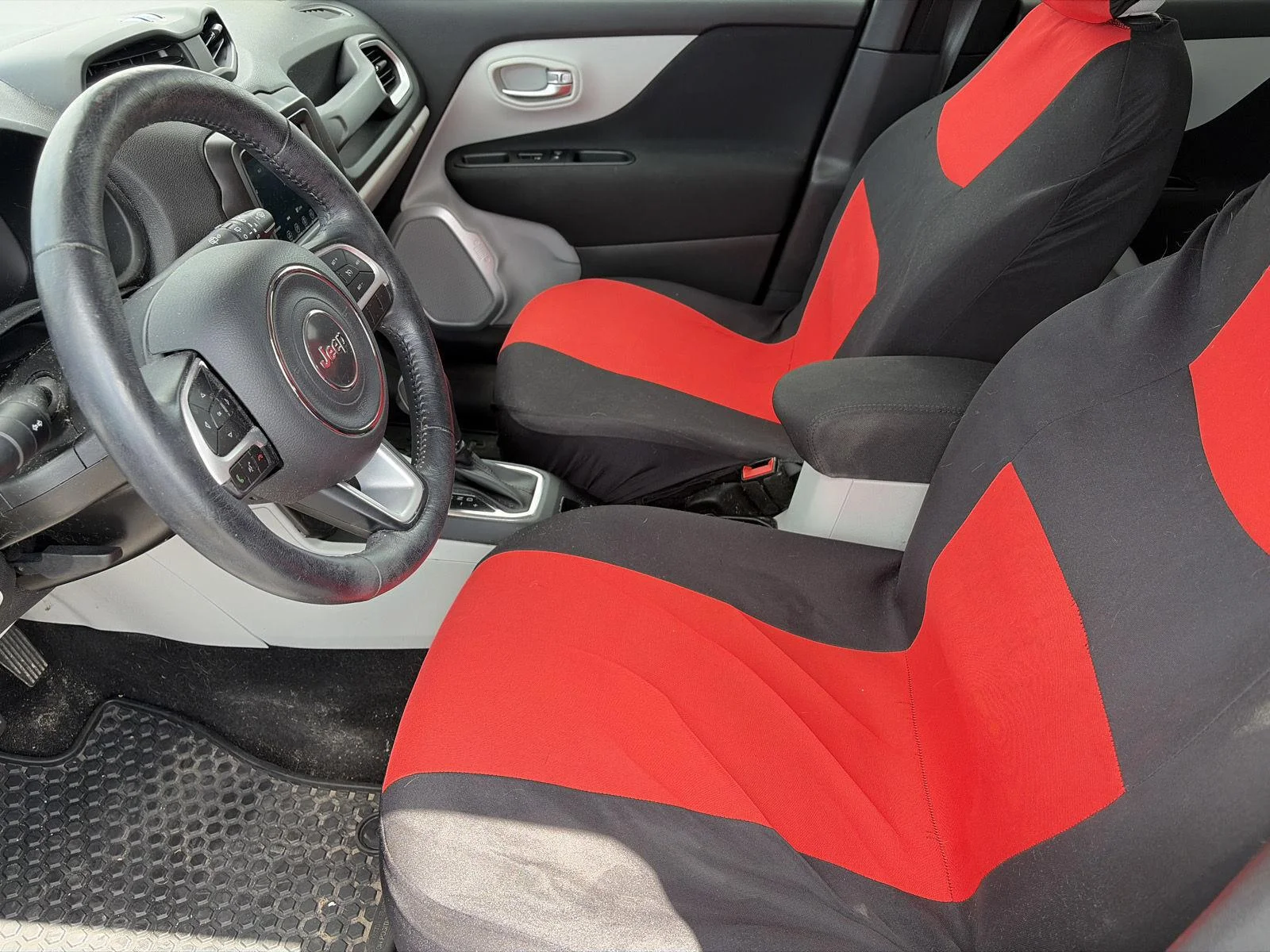 Used 2019 Black Clearcoat Jeep Latitude image 12