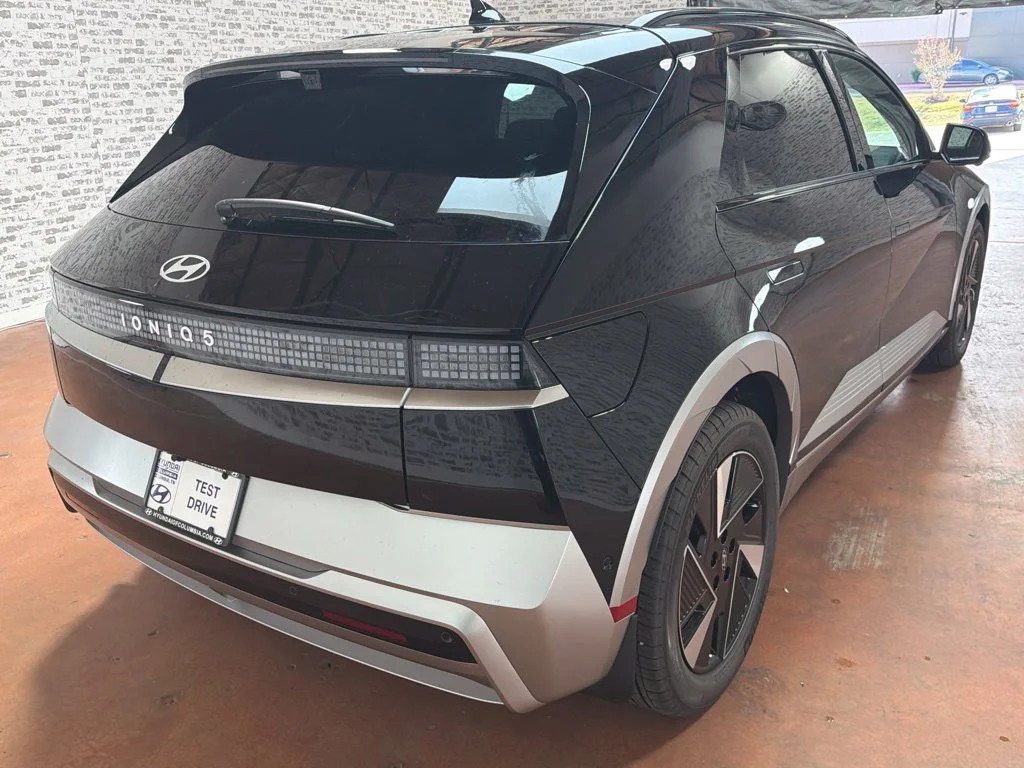 New 2027 Abyss Black Hyundai Limited image 7