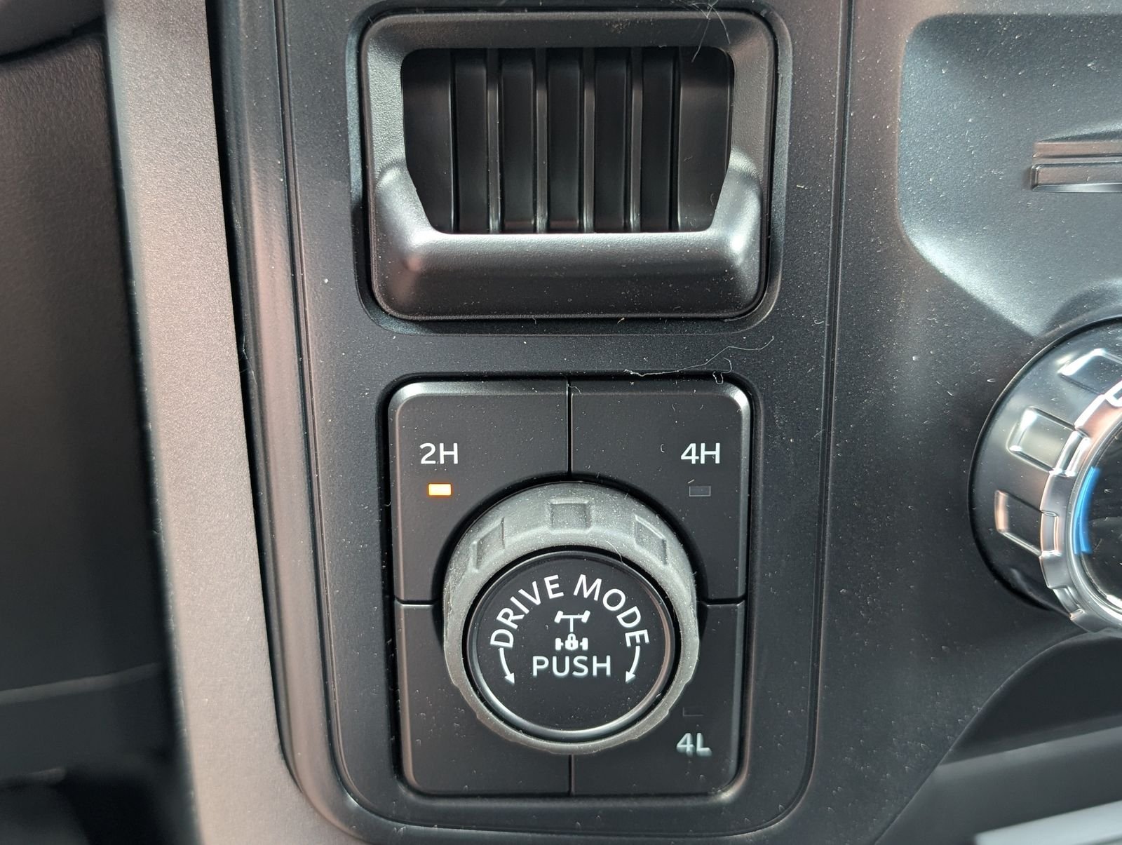 New 2026 Carbonized Gray Metallic Ford XLT image 24