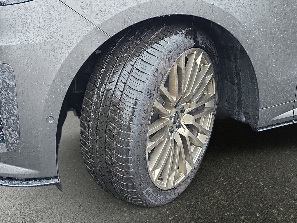New 2025 Match-to-Sample Black in Satin finish LAND ROVER SV Edition Two image 34