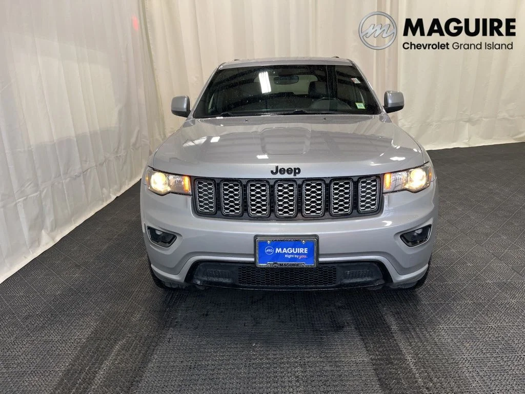 Used 2019 Silver Jeep Altitude image 30