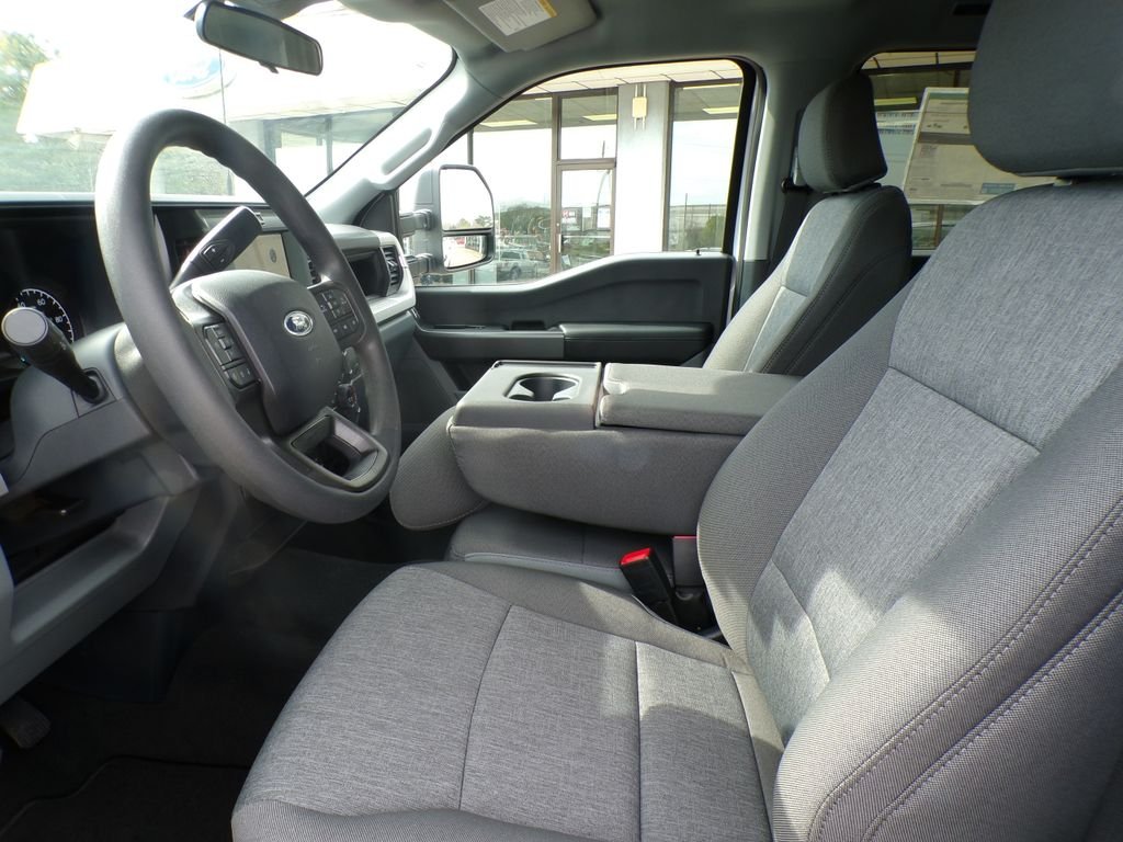 New 2026 Oxford White Ford F-250® XL image 15