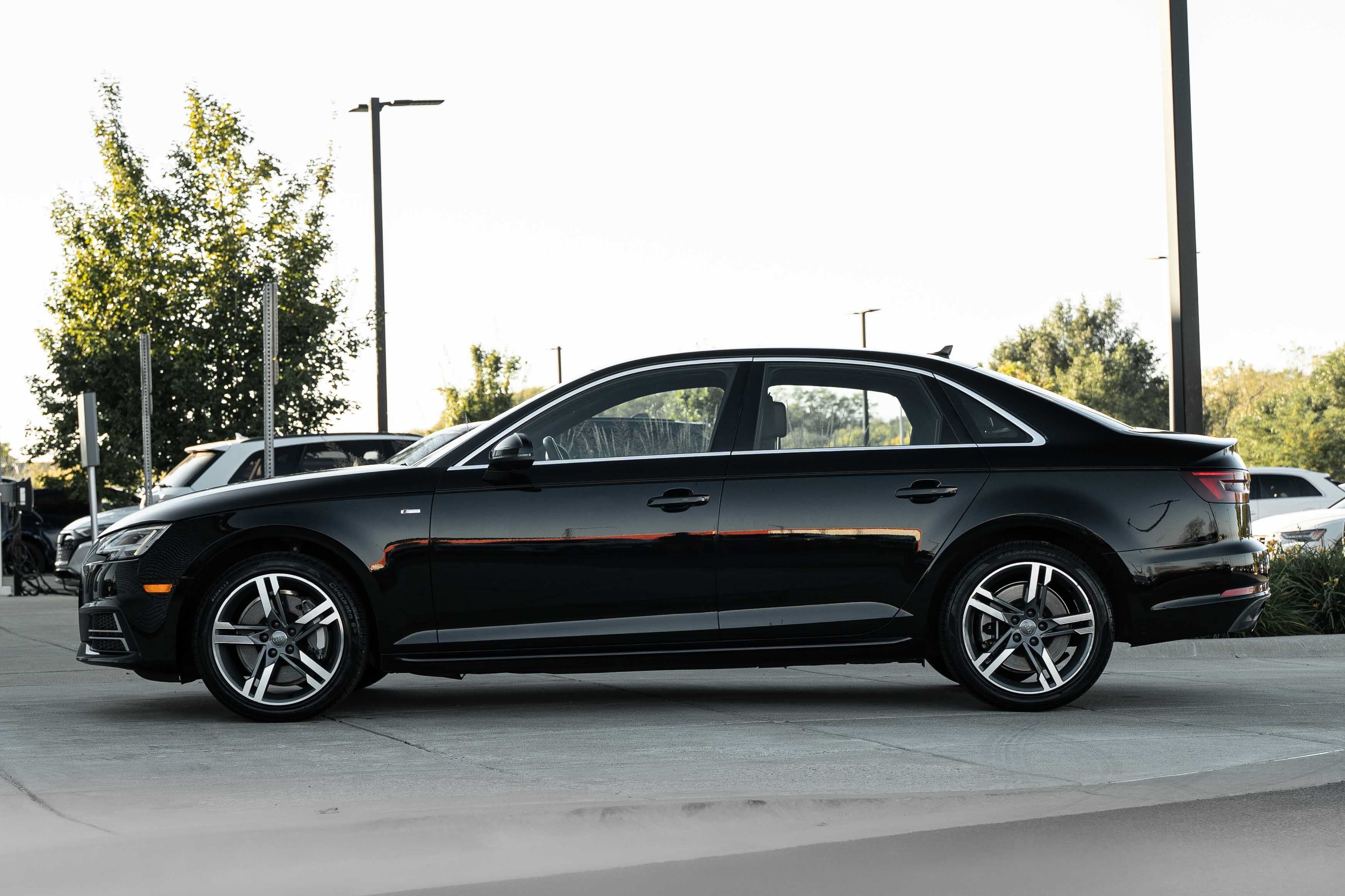 Used 2018 Mythos Black Metallic Audi Tech Premium Plus image 6