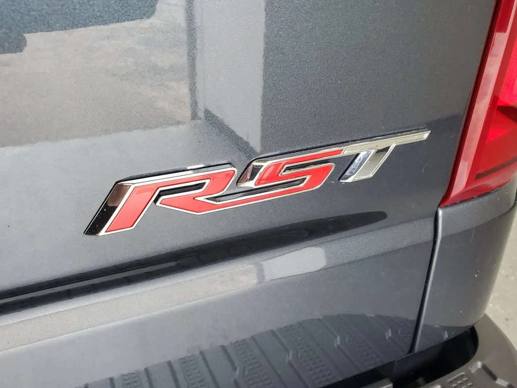 Used 2019 SHADOW GRAY METALLIC Chevrolet RST image 28