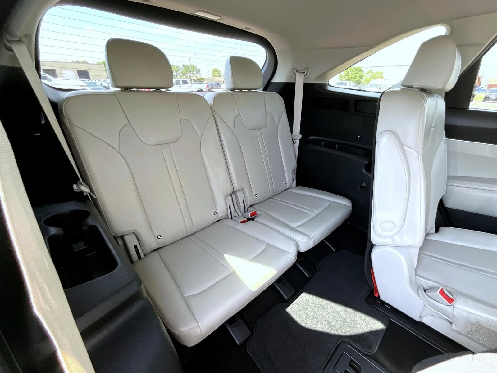 Used 2021 White Kia S image 20