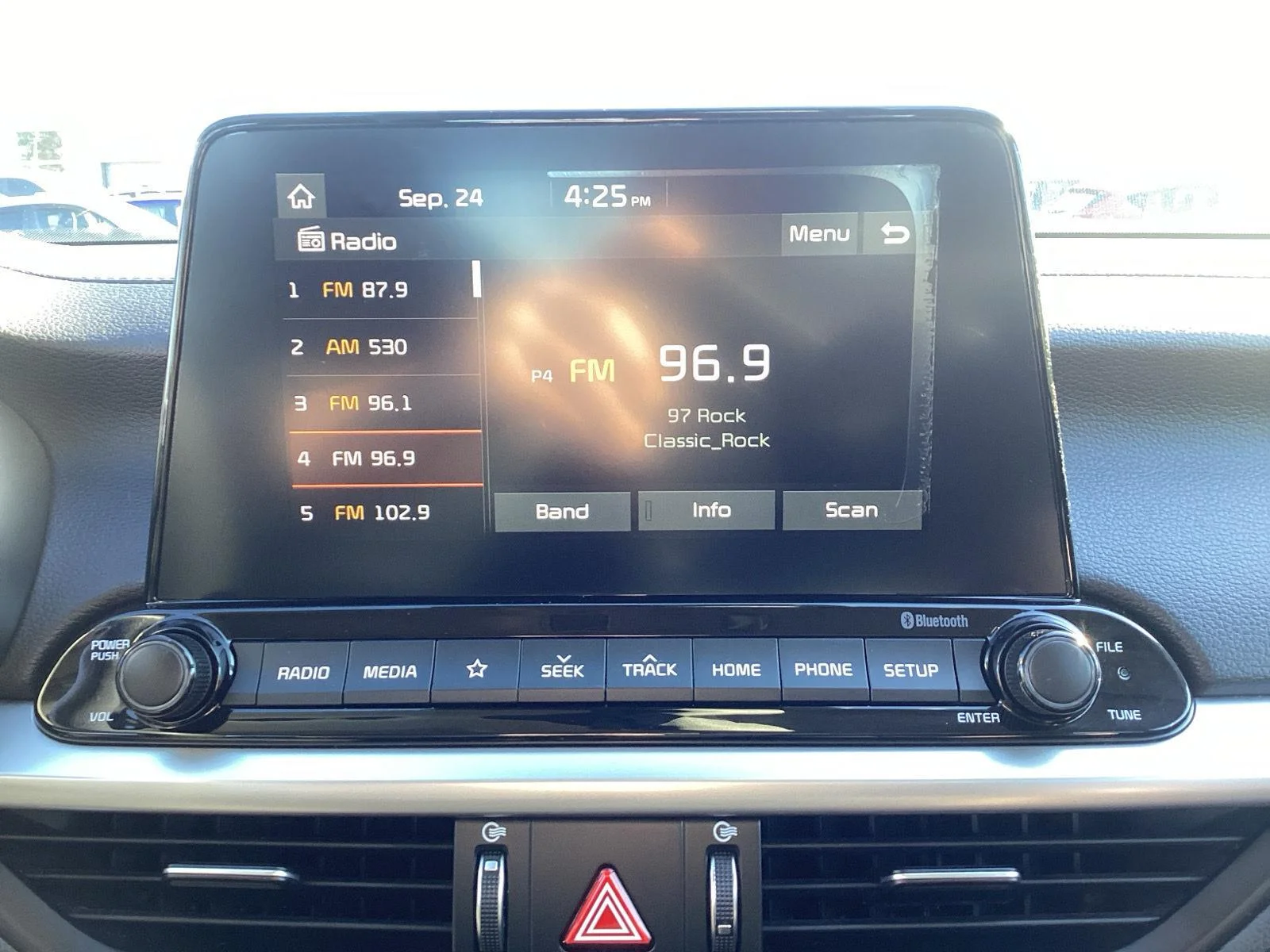 Used 2020 Silky Silver Kia LXS image 21