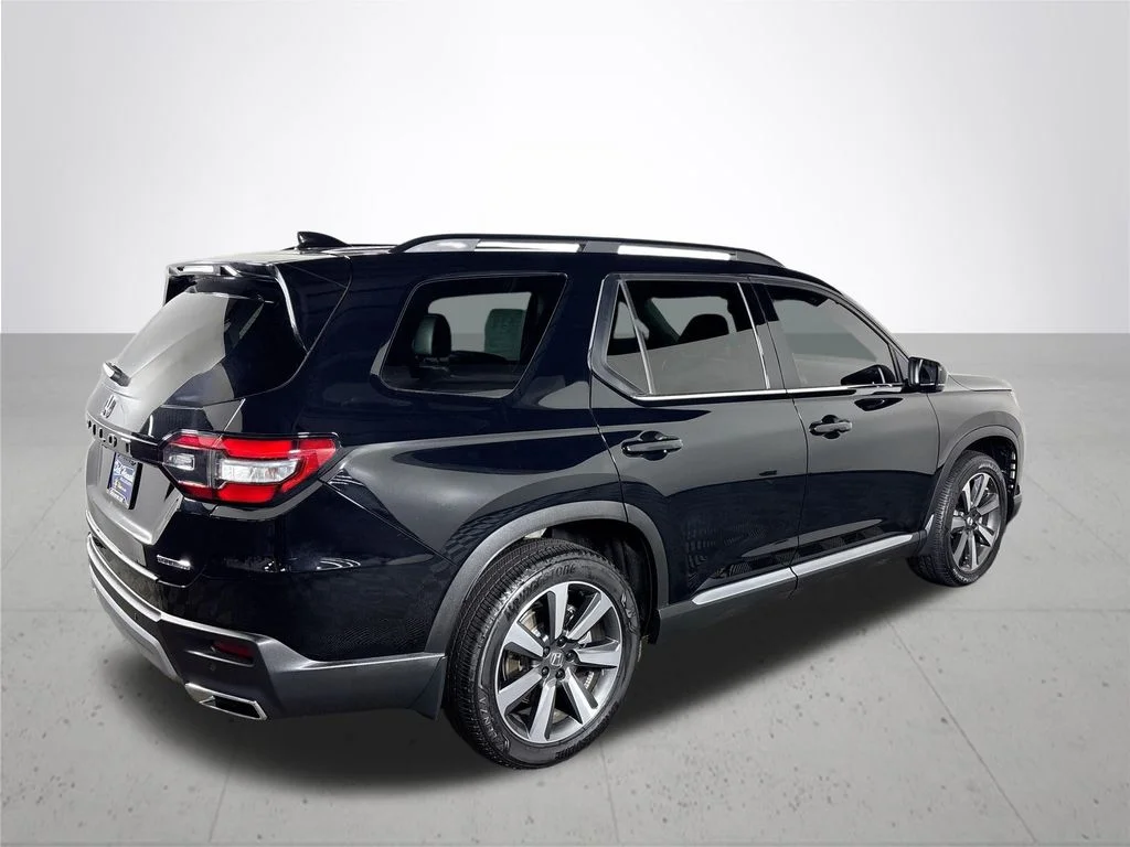 Used 2024 Black Honda Touring image 6