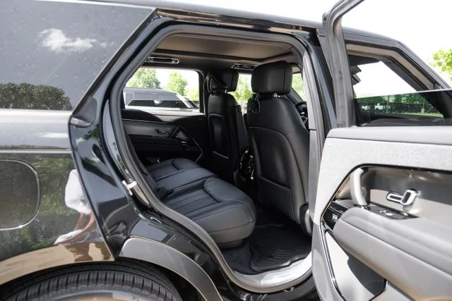 New 2026 Santorini Black Land Rover Dynamic SE image 43