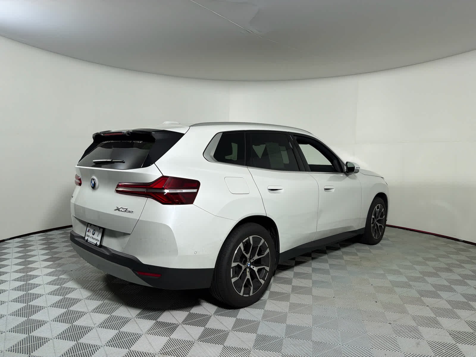 Used 2026 Mineral White Metallic BMW 30 xDrive image 5
