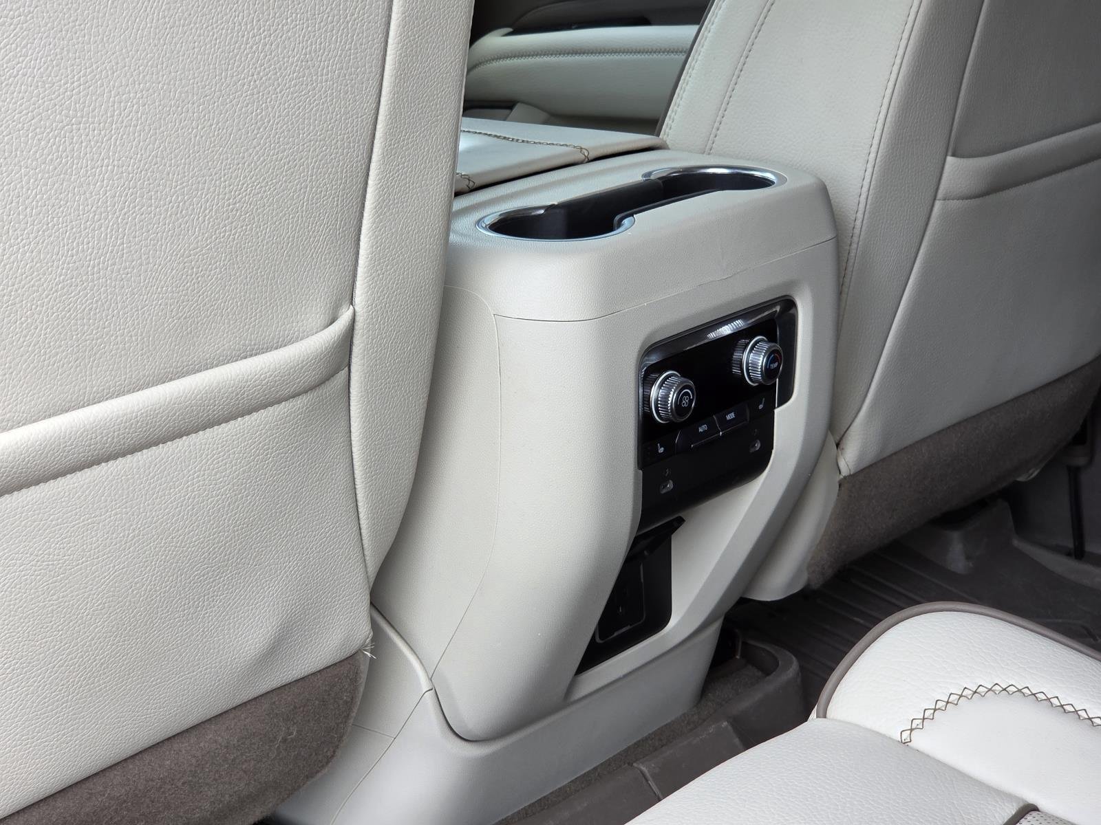 Used 2022 White Frost Tricoat GMC Denali image 35