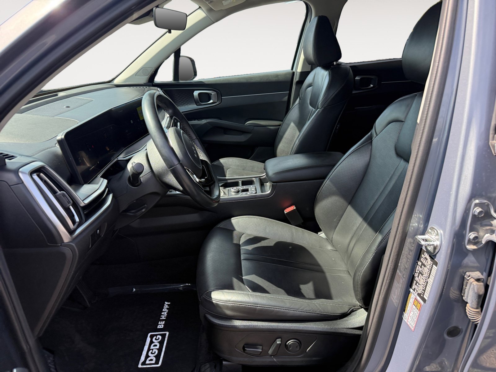 Used 2024 Silver Kia S image 10