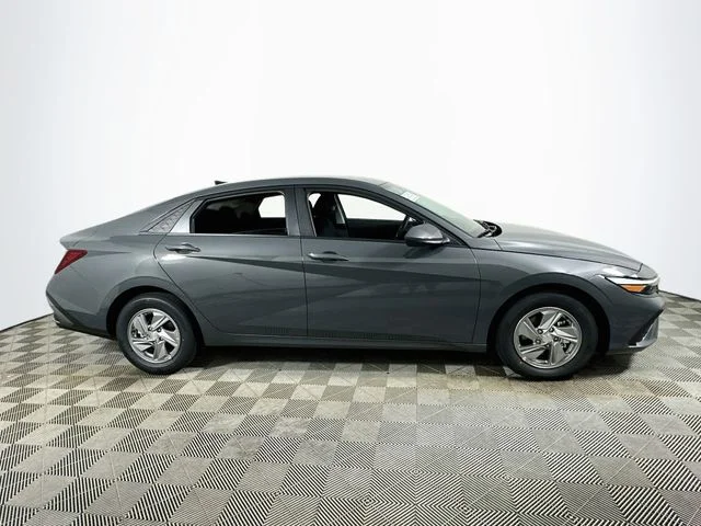 New 2026 Hyundai ELANTRA SE