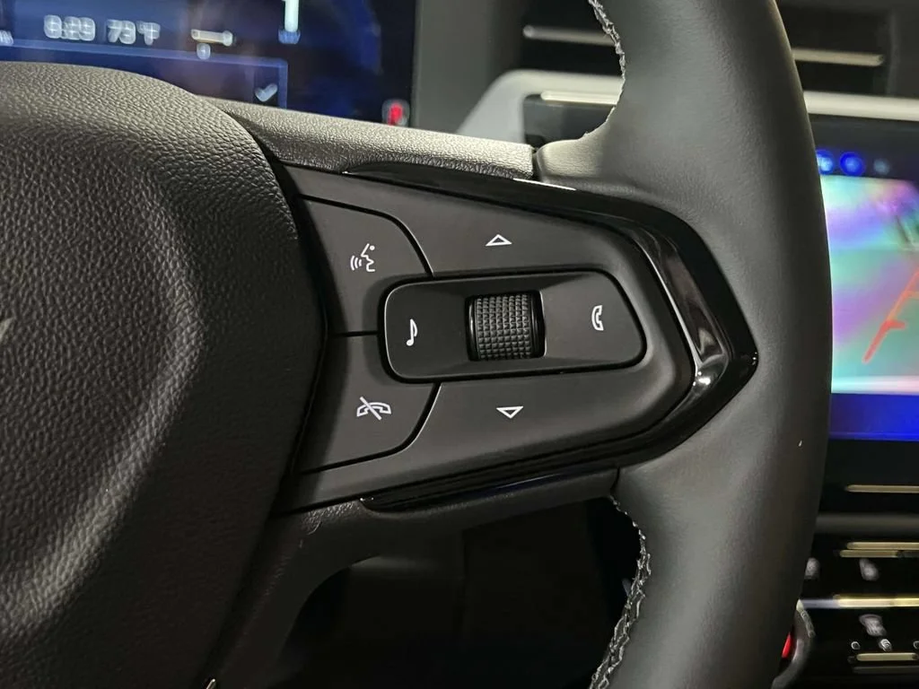 2027 Chevrolet Bolt RS - Photo 18