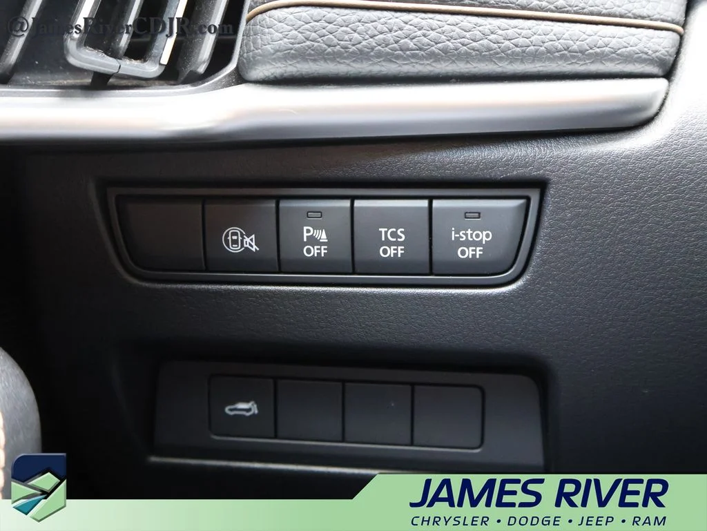 Used 2025 Black Mazda 3.3 Turbo Preferred image 32