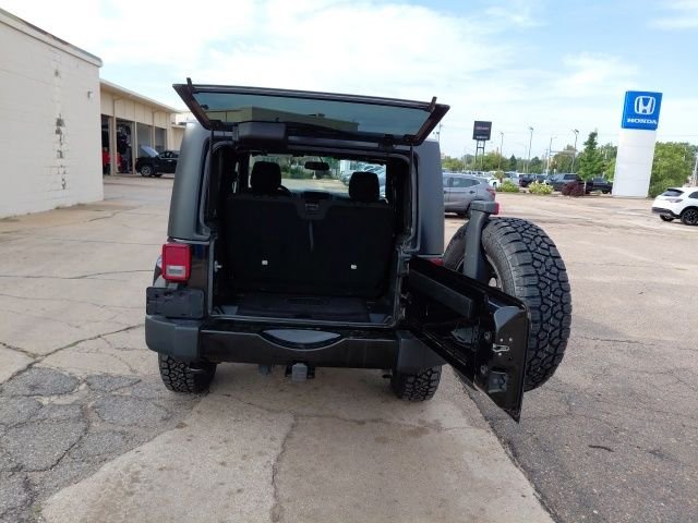 Used 2016 Black Clearcoat Jeep Sahara image 24