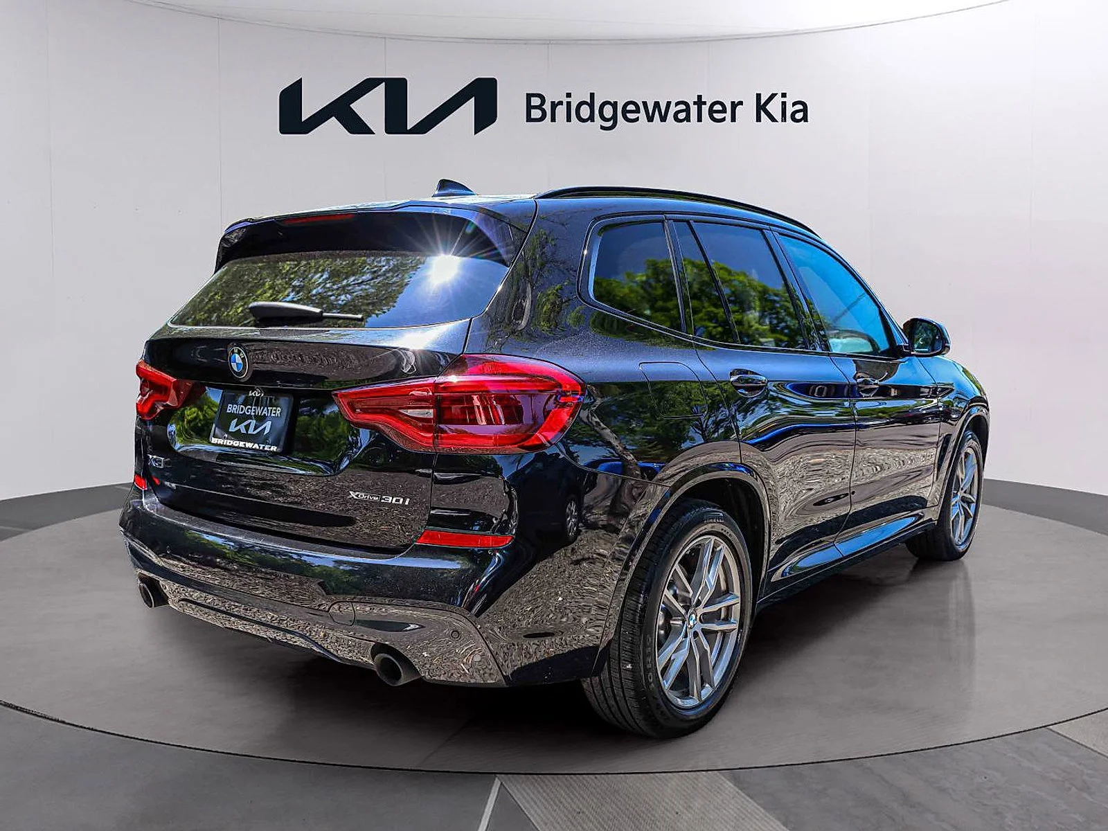 Used 2021 Black Sapphire Metallic BMW xDrive30i image 6