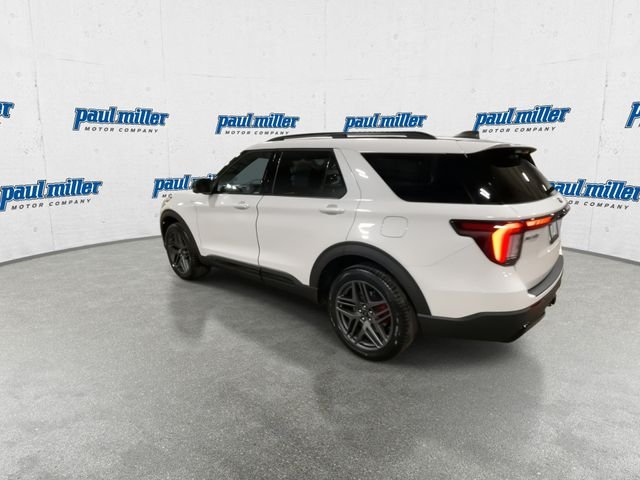 New 2026 Star White Metallic Tri-Coat Ford ST-Line image 8
