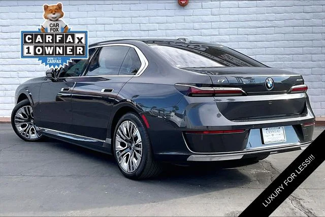 Used 2023 Gray BMW xDrive60 image 10