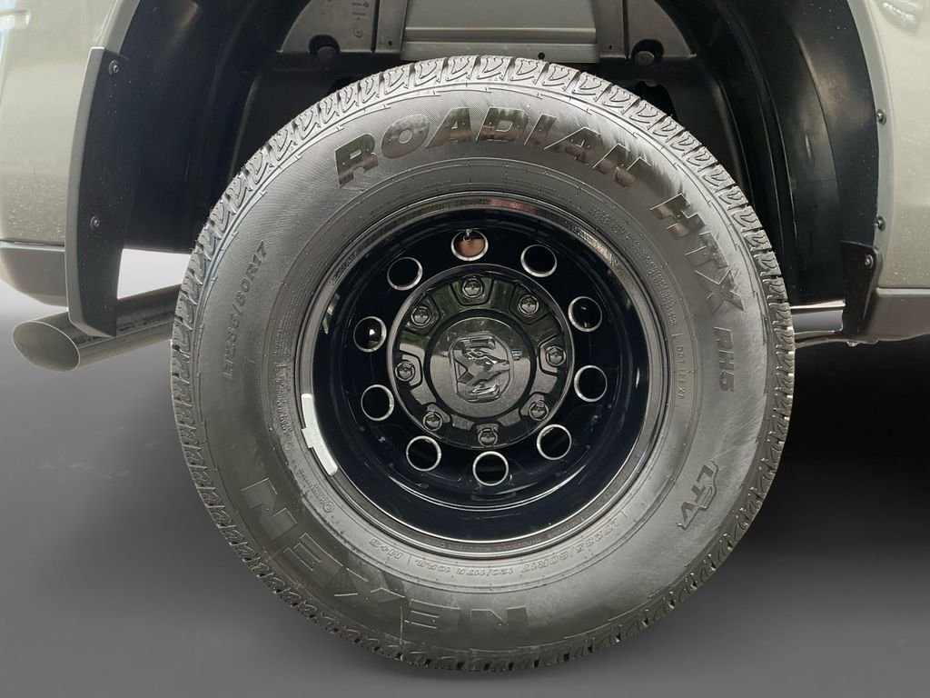 New 2027 Ceramic Gray Clear-Coat Exterior Paint RAM Big Horn image 10