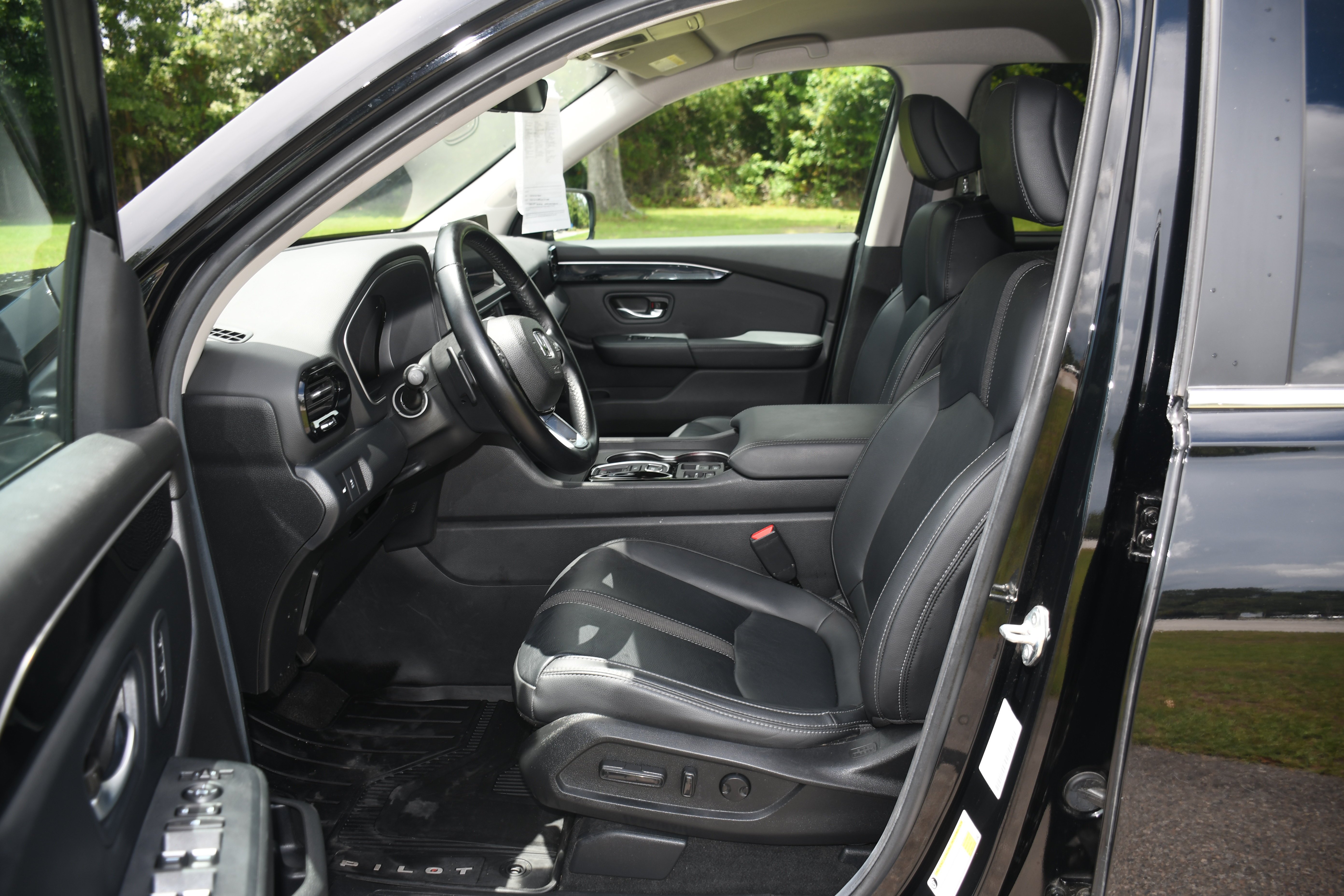Used 2025 Black Honda EX-L image 7
