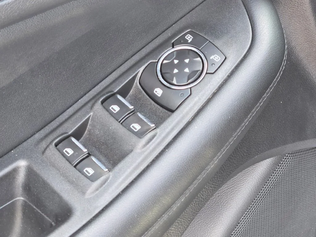 Used 2022 Gray Ford SE image 18