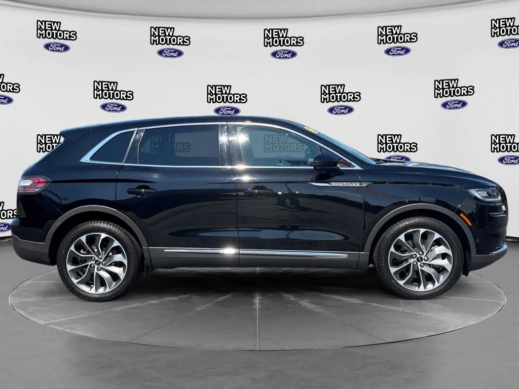 Used 2021 Black Lincoln Reserve image 5