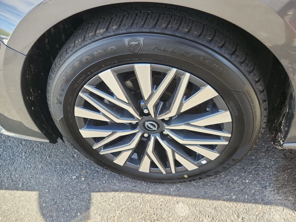 Used 2025 Gray Nissan 2.5 SV image 17