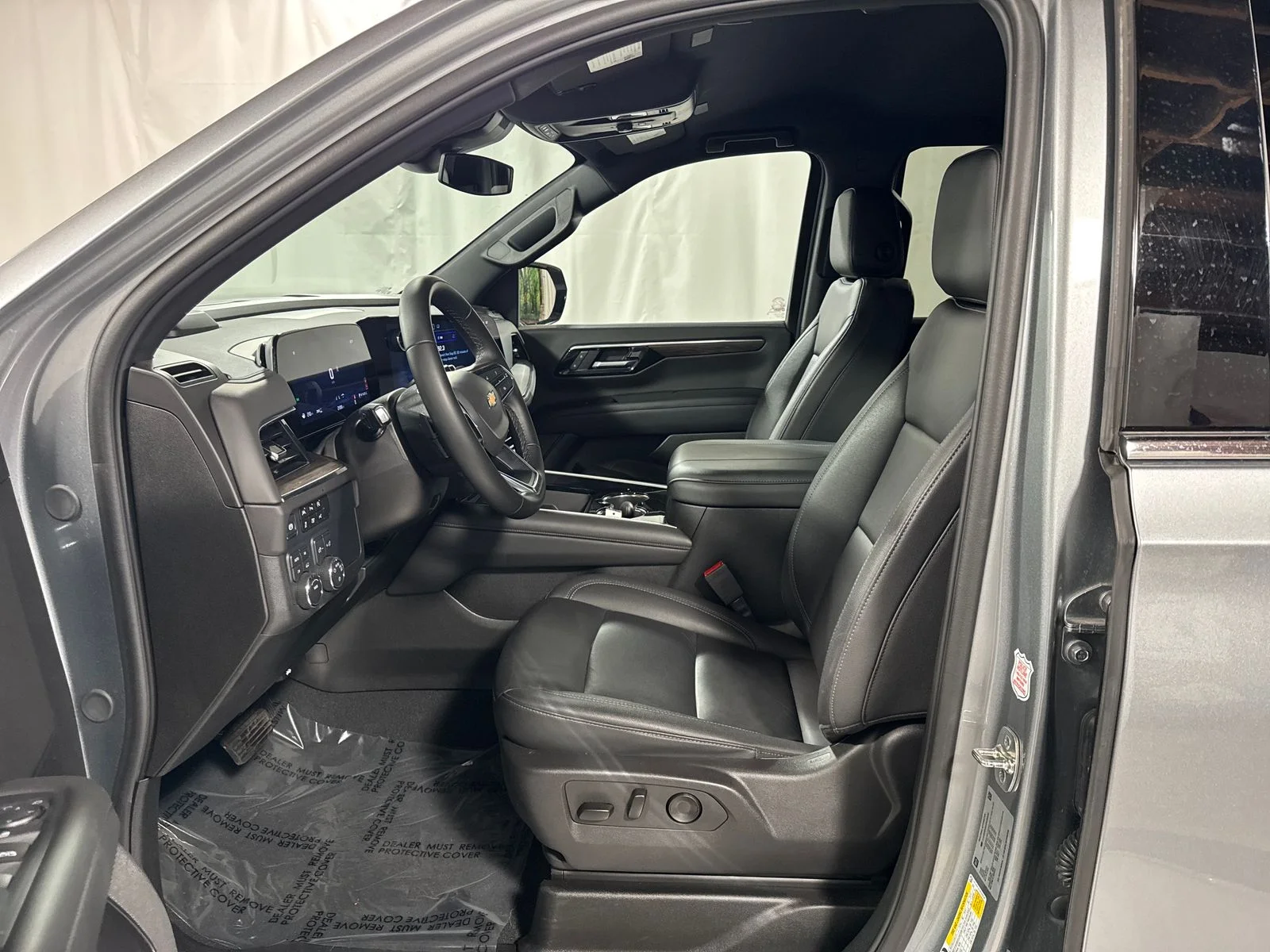 Used 2025 Gray Chevrolet LT image 3