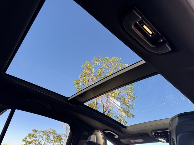 New 2026 Polar White Mercedes-Benz GLC 300 image 3