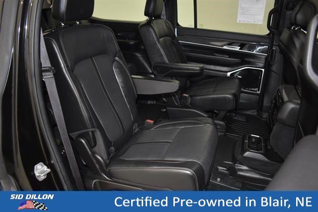 Used 2022 Diamond Black Crystal Pearlcoat Jeep Series III image 10