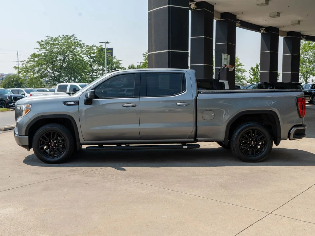 Used 2022 Gray GMC Elevation image 4
