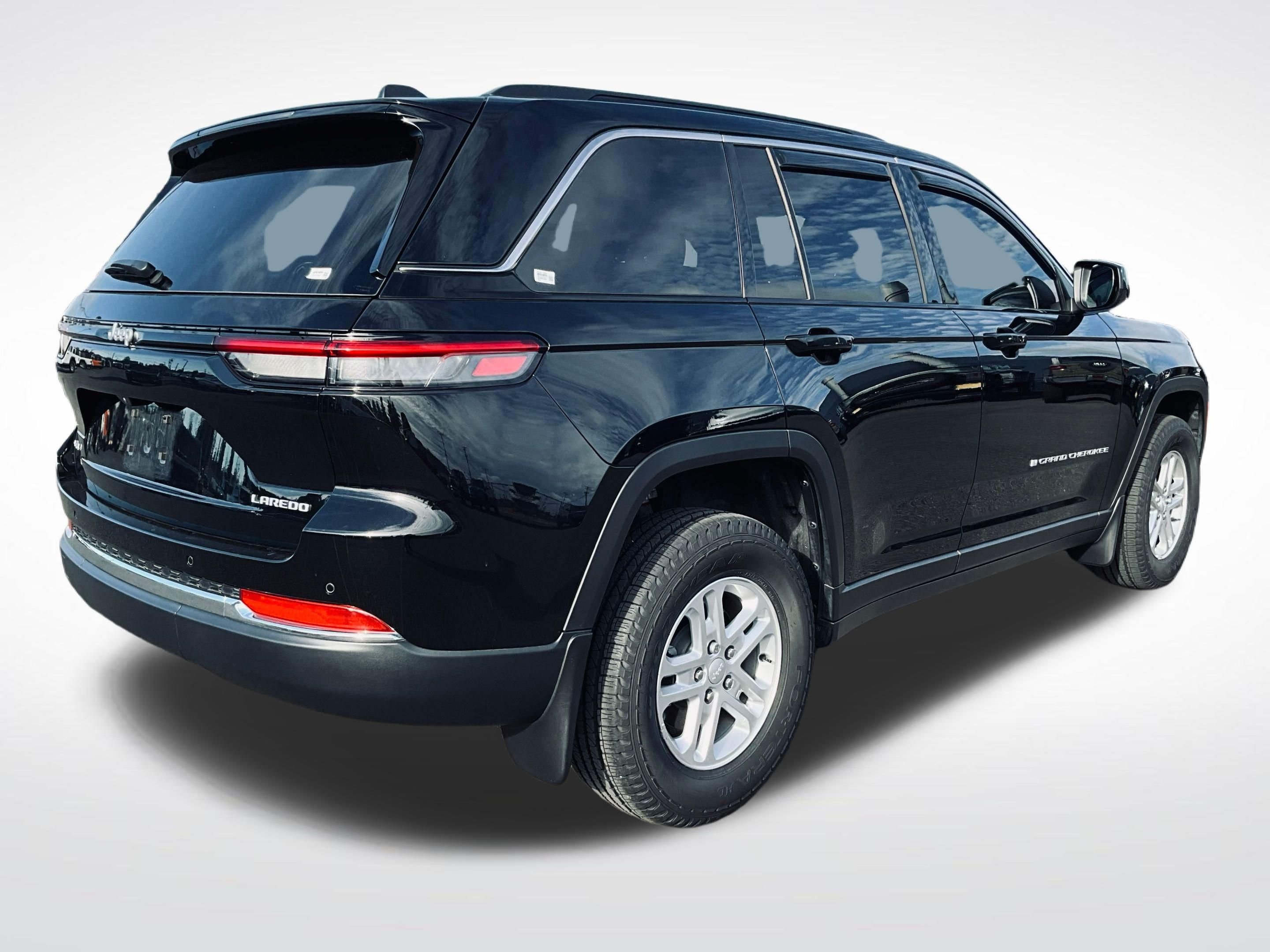 Used 2025 Black Jeep Laredo image 2