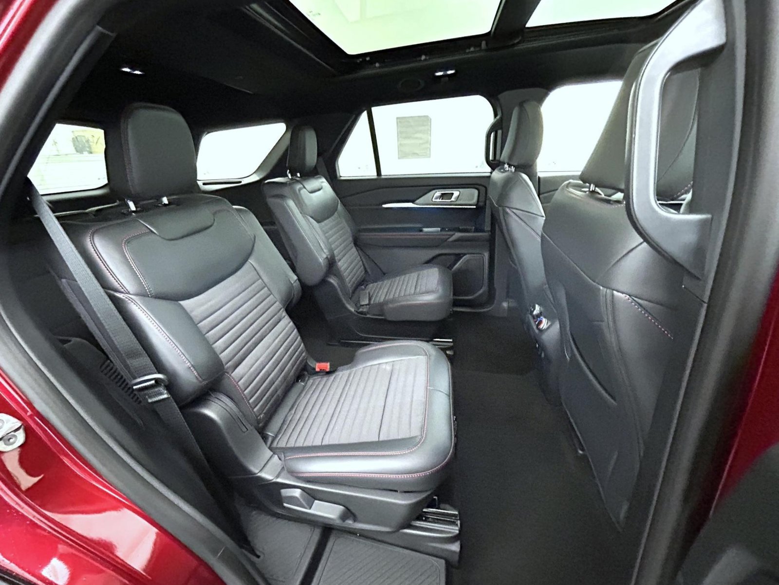 New 2027 Ruby Red Metallic Tinted Clearcoat Ford ST-Line image 18